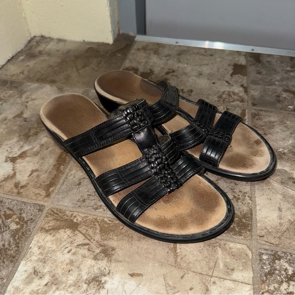 Women’s Clark’s Brand Black Real Leather Strappy Sandals Shoes Size 11/12 - Picture 3 of 15